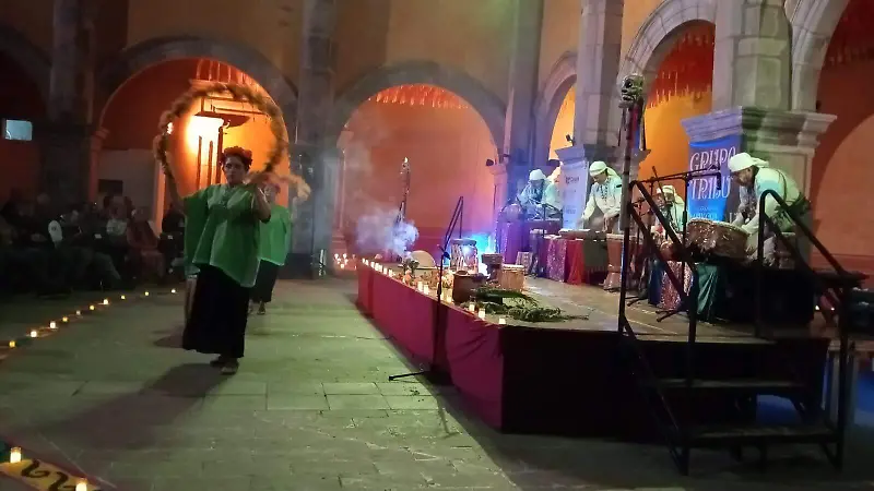 Los integrantes de esta agrupación adentraron al público al tema abordado en el concierto. 